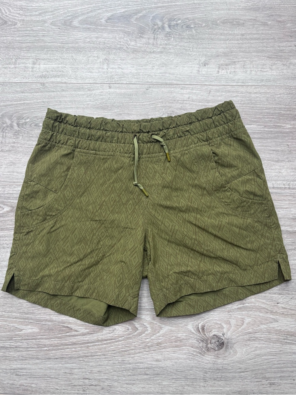 MEC Geometric Patterned Olive Green Casual Athletic Drawstring Shorts- Size M